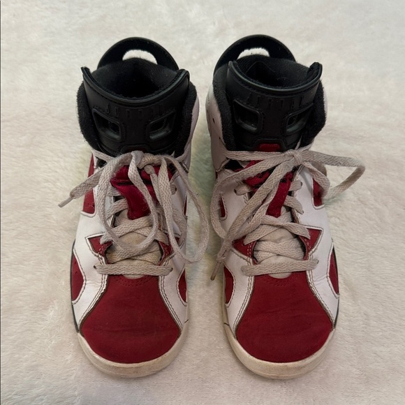 Nike Air Jordan 6 Retro “Carmine” Youth Sneakers 13.5 Little Boy - Picture 3 of 9